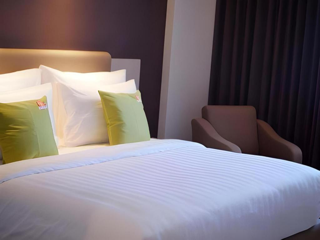 Hotel Dafam Pacific Caesar Σουραμπάγια Εξωτερικό φωτογραφία