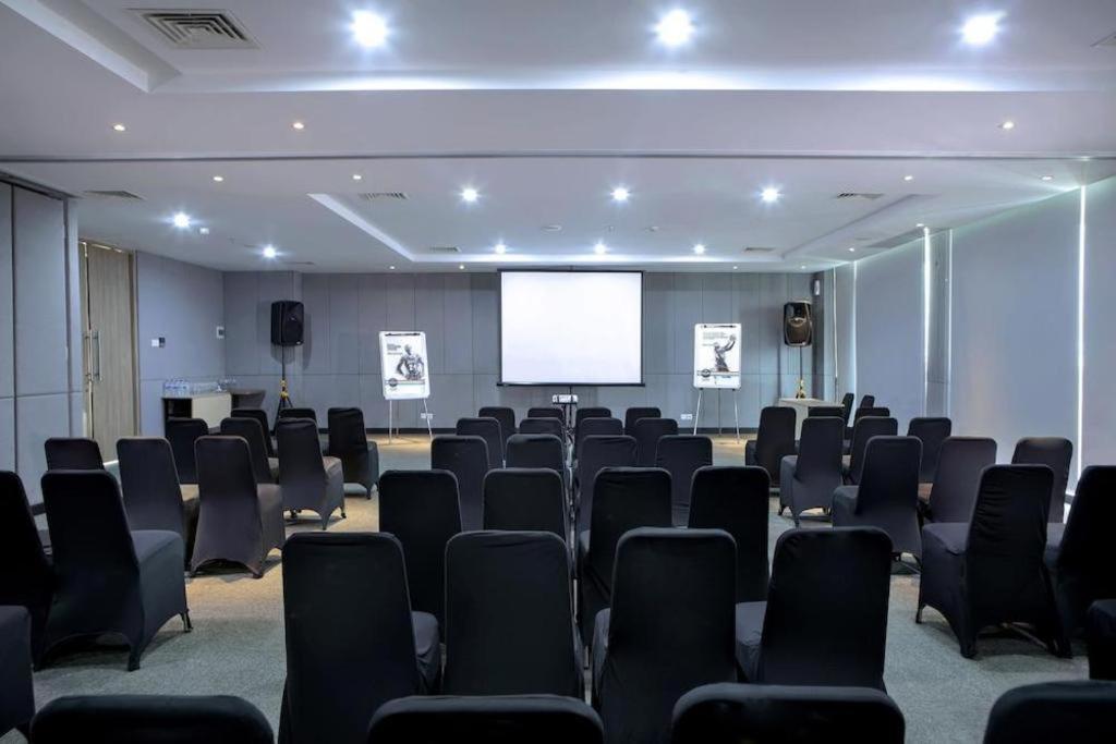 Hotel Dafam Pacific Caesar Σουραμπάγια Εξωτερικό φωτογραφία